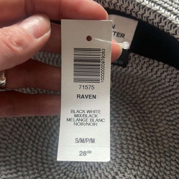 Black and white floppy wide brim hat main character from aritzia - Picture 3 of 3